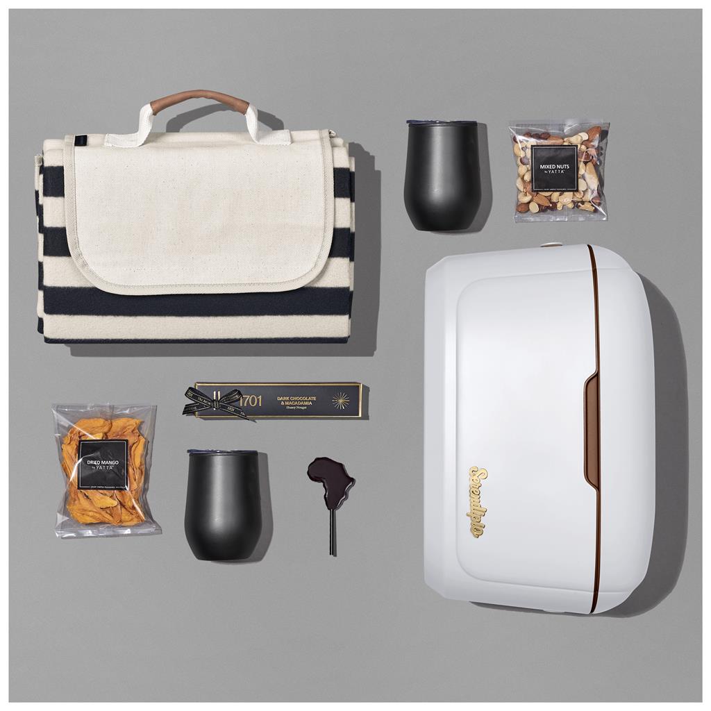 Outdoor Indulgence Hamper - Premium Hampers,Unisex Hampers,Outdoor Hampers