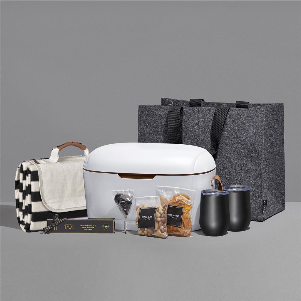Outdoor Indulgence Hamper - Premium Hampers,Unisex Hampers,Outdoor Hampers
