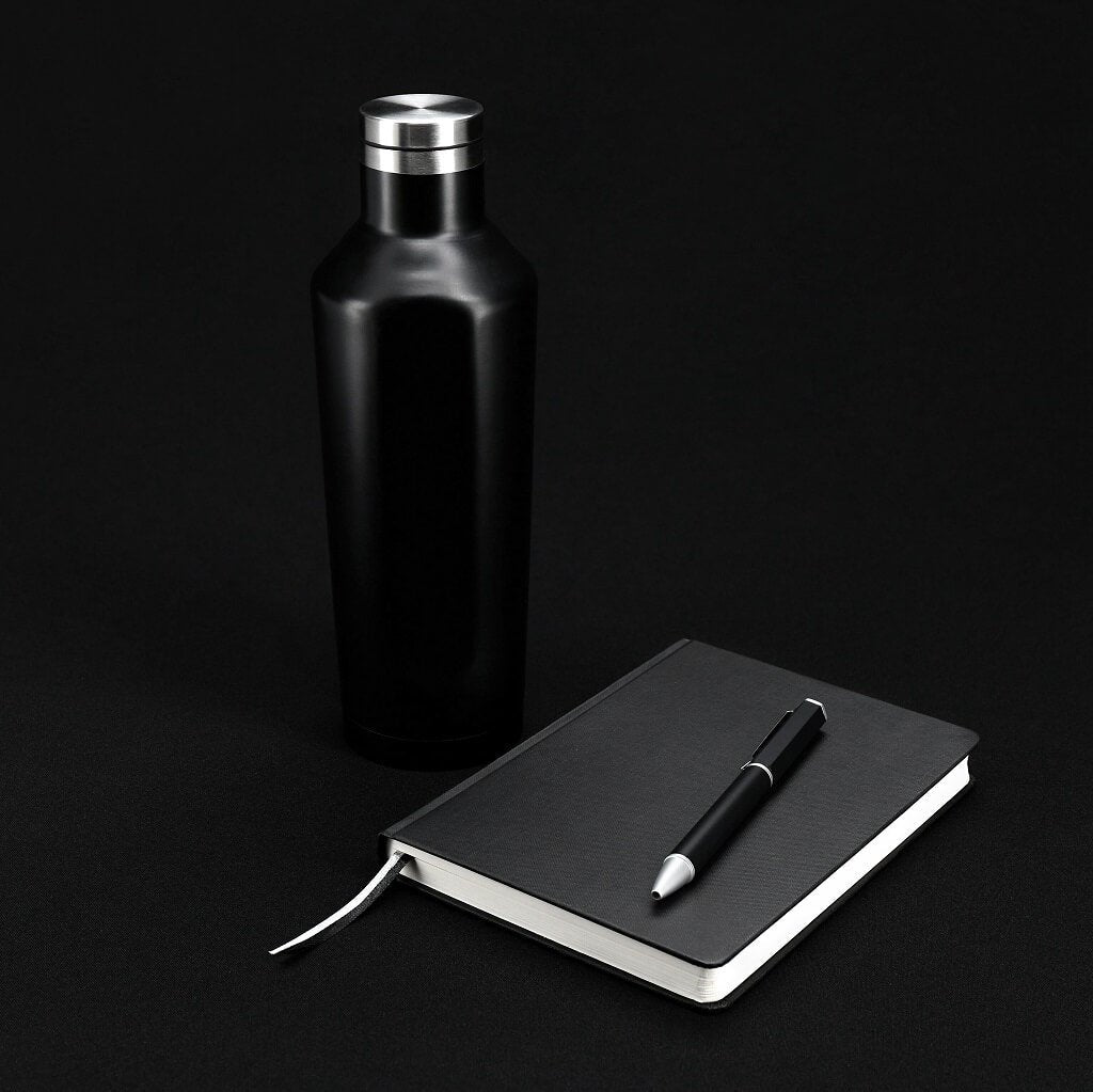 Giftset items showing a stainless steel bottle, a notebook and a ballpoint pen